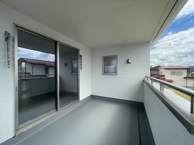 新築戸建・新築建売　福島市笹谷字道場　長期優良住宅　笹谷小・信陵中のバルコニー|インナーバルコニーなので急な雨も安心！