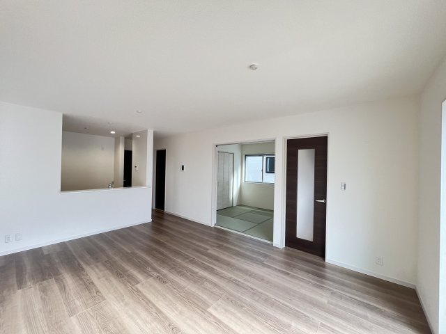 橿原市土橋町4期　の居間・リビング|明るい16帖のリビングダイニングです