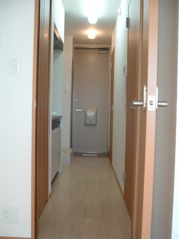 テラス桐ヶ谷の玄関|居室より玄関