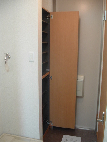 テラス桐ヶ谷の玄関|トールタイプのシューズボックス