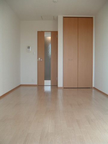 テラス桐ヶ谷の洋室|南東向き日当り良好　洋室８．１帖