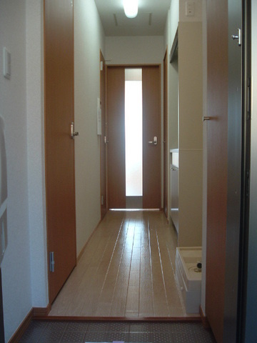 テラス桐ヶ谷の居間・リビング|玄関から室内