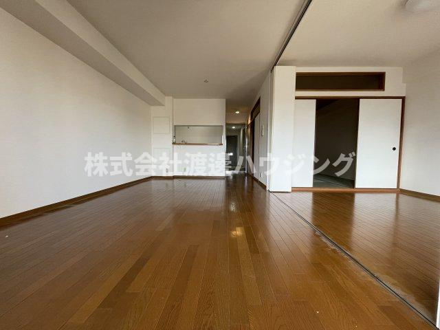 アラメダ江坂の居間・リビング