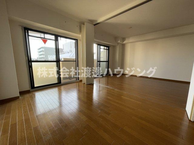 アラメダ江坂の居間・リビング