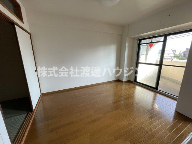 アラメダ江坂の洋室