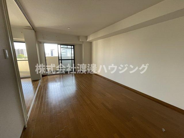 アラメダ江坂の居間・リビング