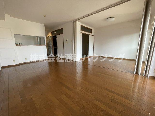 アラメダ江坂の居間・リビング