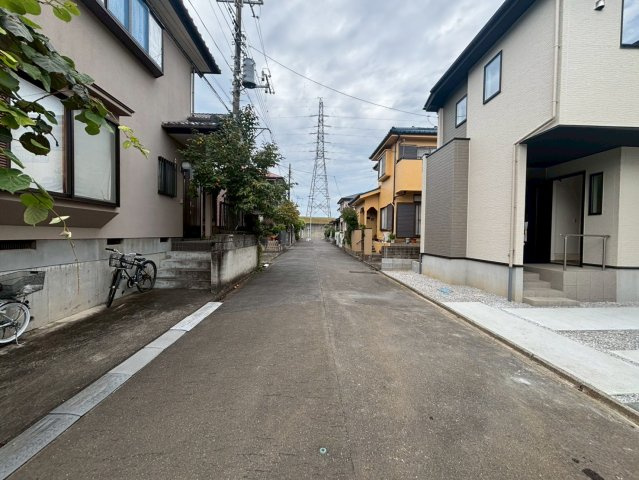 坂戸市西坂戸　新築分譲　東武越生線『川角駅』徒歩25分　【城山小学区】の前面道路含む現地写真