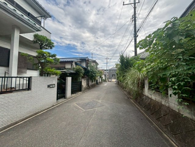 坂戸市西坂戸　新築分譲　東武越生線『川角駅』徒歩25分　【城山小学区】の前面道路含む現地写真
