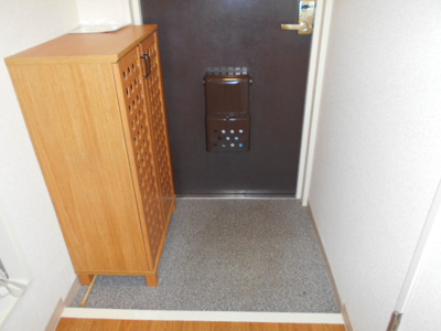 【玄関】 | サンロイヤル柴島パート２ | 収納ボックスもあるので、便利です。