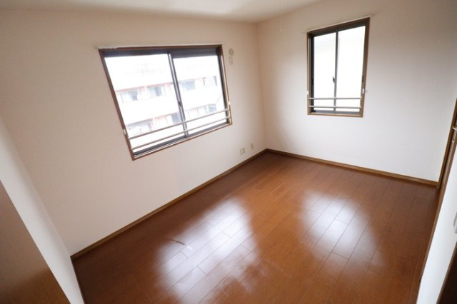 川崎市多摩区南生田２丁目のアパートの寝室