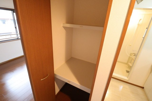 川崎市多摩区南生田２丁目のアパートの収納