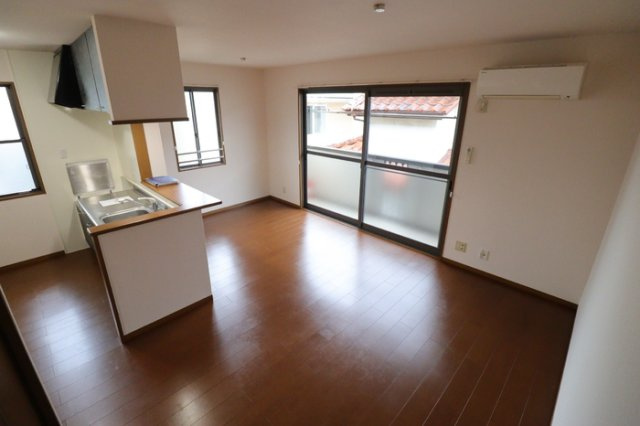 川崎市多摩区南生田２丁目のアパートの居間・リビング