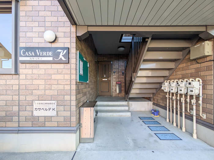 川崎市多摩区南生田２丁目のアパートのエントランス