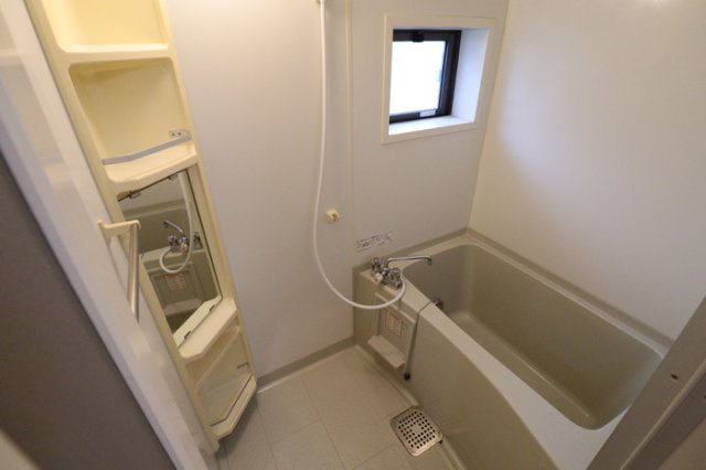 川崎市多摩区南生田２丁目のアパートの浴室