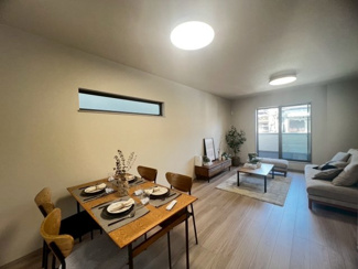 【居間・リビング】 | 庭井１丁目　新築一戸建