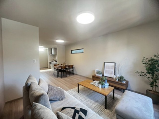 【居間・リビング】 | 庭井１丁目　新築一戸建