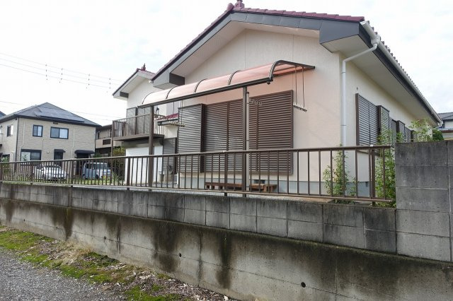 高崎市箕郷町生原　【ガレージ付リノベーション済】中古住宅の外観|南東側から