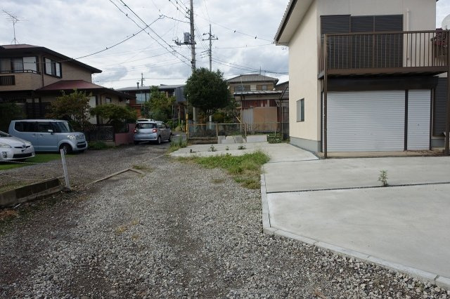 高崎市箕郷町生原　【ガレージ付リノベーション済】中古住宅の前面道路含む現地写真|西側道路を南から北方向