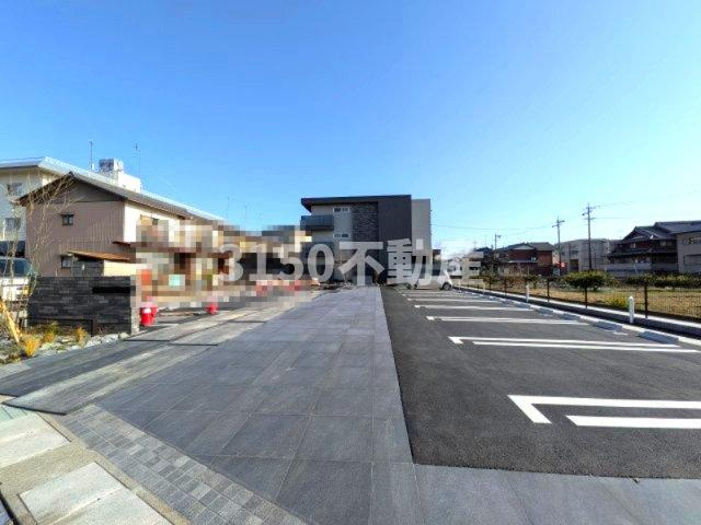 Euzak Residence Gifu Westの駐車場