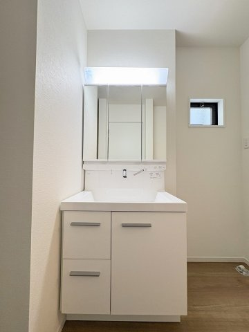 三郷市高州2丁目　新築戸建　全1棟の独立洗面台|同施工会社の参考写真になります。