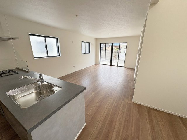 三郷市高州2丁目　新築戸建　全1棟の居間・リビング|同施工会社の参考写真になります。