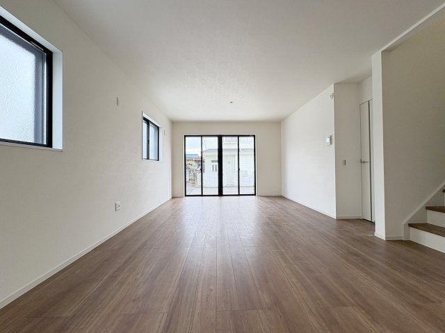 三郷市高州2丁目　新築戸建　全1棟の居間・リビング|同施工会社の参考写真になります。