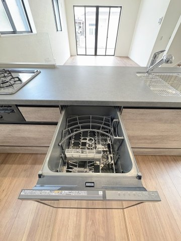 三郷市高州2丁目　新築戸建　全1棟のキッチン|同施工会社の参考写真になります。