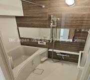 池袋パークハイツの浴室|家族みんなの疲れをやさしく包み込む、広々とした癒しのバスルーム。ゆったりとくつろげる空間で、日々のストレスもすっと解きほぐされる、心身ともにリラックスできるひとときをお届けします。