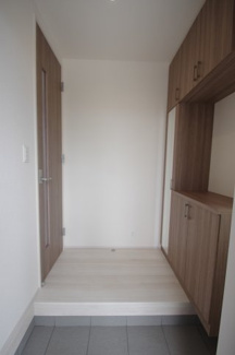 【玄関】 | 【仲介手数料無料！！】日野市栄町４丁目　新築戸建て（全6棟）1号棟　6160万円