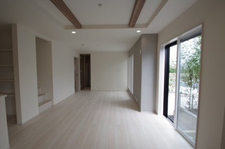 【居間・リビング】 | 【仲介手数料無料！！】日野市栄町４丁目　新築戸建て（全6棟）1号棟　6160万円
