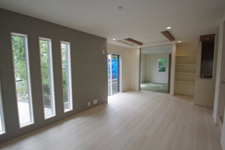 【居間・リビング】 | 【仲介手数料無料！！】日野市栄町４丁目　新築戸建て（全6棟）1号棟　6160万円 | LDK17.37帖