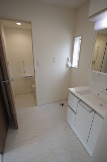 【脱衣所】 | 【仲介手数料無料！！】日野市栄町４丁目　新築戸建て（全6棟）1号棟　6160万円