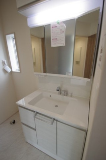 【独立洗面台】 | 【仲介手数料無料！！】日野市栄町４丁目　新築戸建て（全6棟）1号棟　6160万円