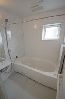 【浴室】 | 【仲介手数料無料！！】日野市栄町４丁目　新築戸建て（全6棟）1号棟　6160万円