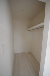 【収納】 | 【仲介手数料無料！！】日野市栄町４丁目　新築戸建て（全6棟）1号棟　6160万円 | 主寝室のウォークインクローゼット