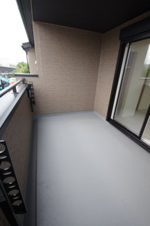 【バルコニー】 | 【仲介手数料無料！！】日野市栄町４丁目　新築戸建て（全6棟）1号棟　6160万円 | ワイドインナーバルコニー