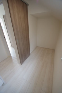 【収納】 | 【仲介手数料無料！！】日野市栄町４丁目　新築戸建て（全6棟）1号棟　6160万円 | 納戸約4帖