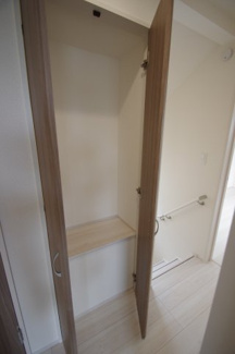 【収納】 | 【仲介手数料無料！！】日野市栄町４丁目　新築戸建て（全6棟）1号棟　6160万円 | ２階廊下収納