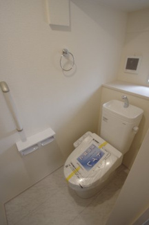 【トイレ】 | 【仲介手数料無料！！】日野市栄町４丁目　新築戸建て（全6棟）1号棟　6160万円