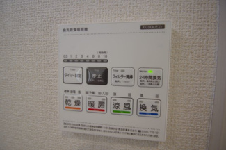 【冷暖房・空調設備】 | 【仲介手数料無料！！】日野市栄町４丁目　新築戸建て（全6棟）1号棟　6160万円 | 浴室暖房・乾燥・換気・涼風