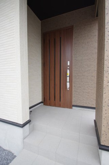 【玄関】 | 【仲介手数料無料！！】日野市栄町４丁目　新築戸建て（全6棟）1号棟　6160万円