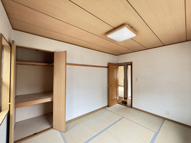 中古戸建　伴東２丁目の和室|畳の香りが心地よい和室。読書をしたり、お昼寝をしたり、思い思いに過ごせます。