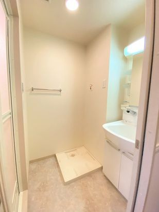 ルイナスの洗面所|明るい洗面所です