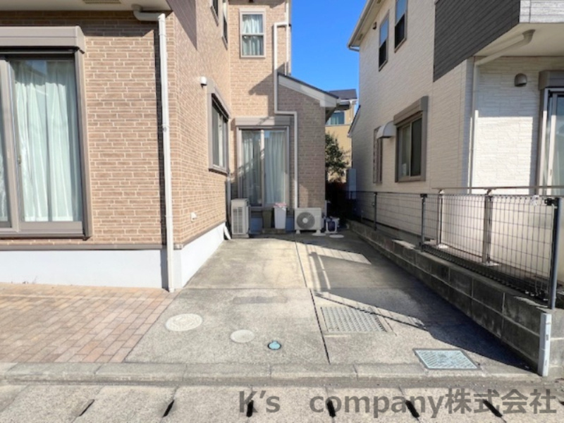 ■高座郡寒川町倉見　中古戸建の駐車場|駐車スペース◇車の往来が少なくゆっくり駐車できます☆