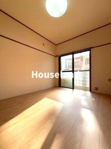 マンション本町の洋室