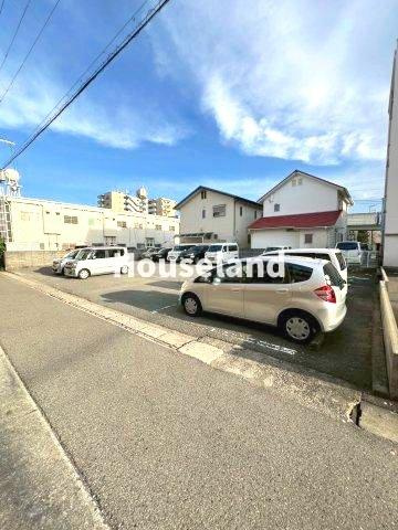 マンション本町の駐車場