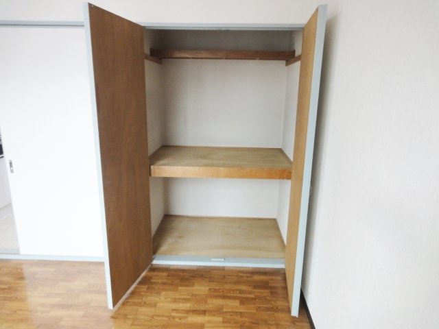 鶴居荘A棟の収納