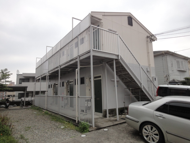 鶴居荘A棟の外観