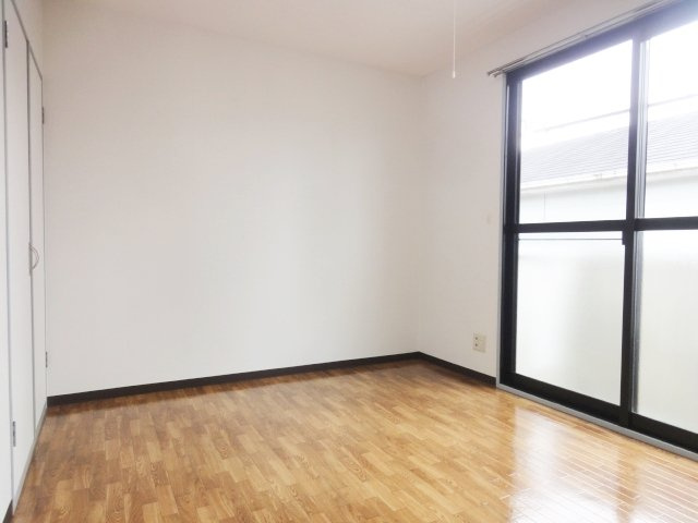 鶴居荘A棟の居間・リビング